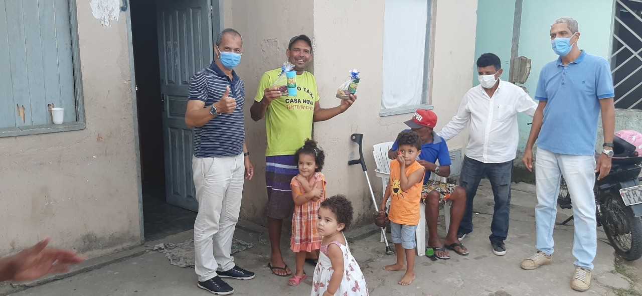 Camacã: Garis são homenageados em suas casas